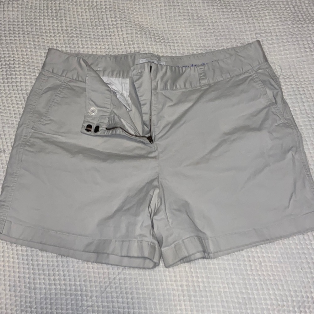 Size 14 vineyard vines khaki shorts